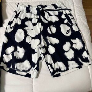 Nike Men's Athletic Shorts in Black and White Print -size M